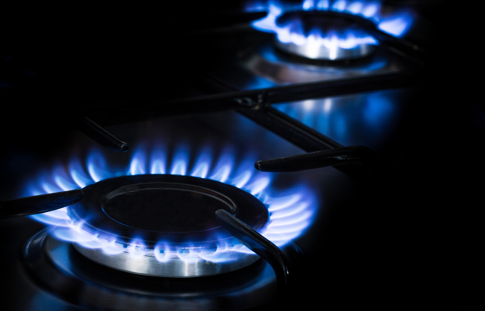 Energy bills to rise by £693 - what help is available and should you ...