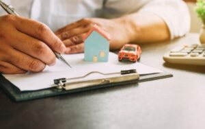 The cost of car and home insurance drops in 2022
